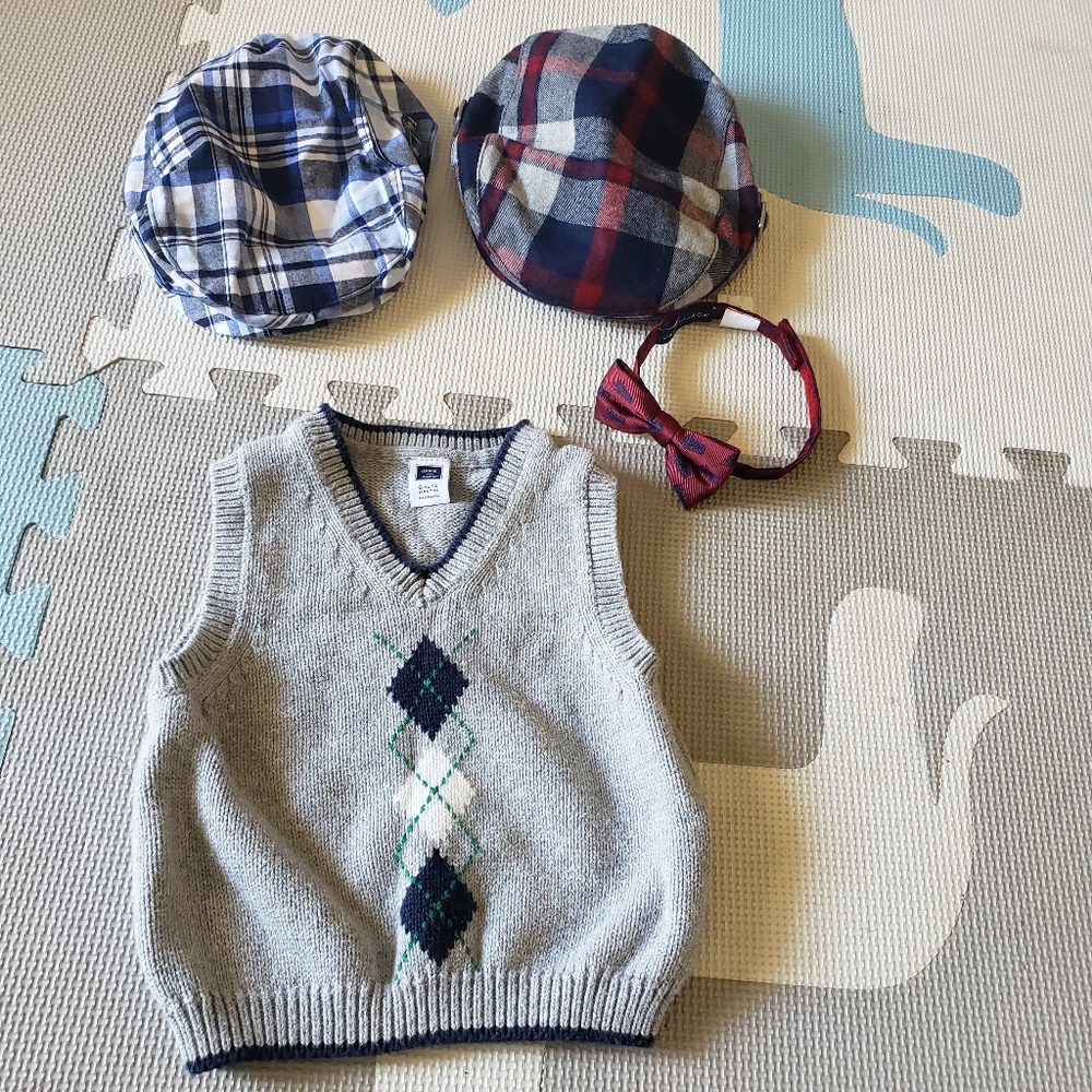 Baby boy 6-12 M hat welcome to bondle and offer